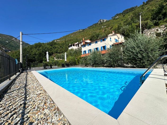 Image No.5-4 Bed Property for sale