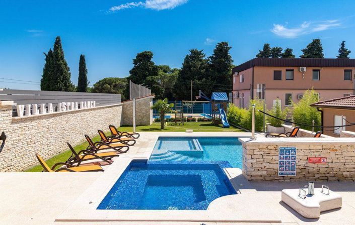 Image No.20-10 Bed Property for sale