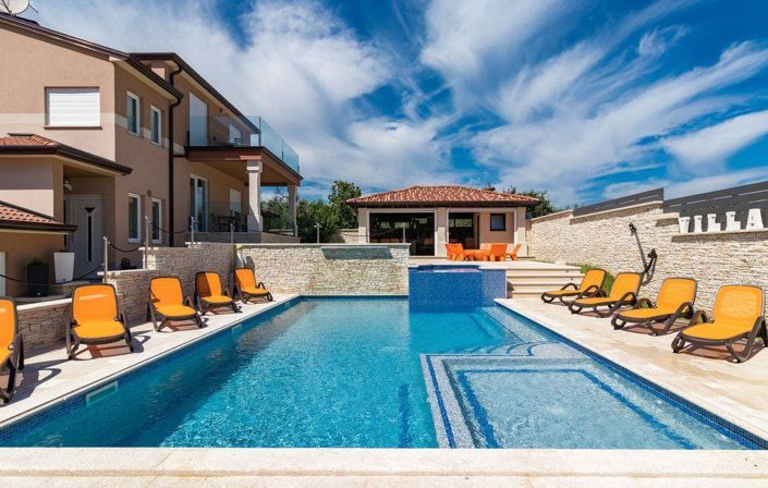 Image No.6-10 Bed Property for sale