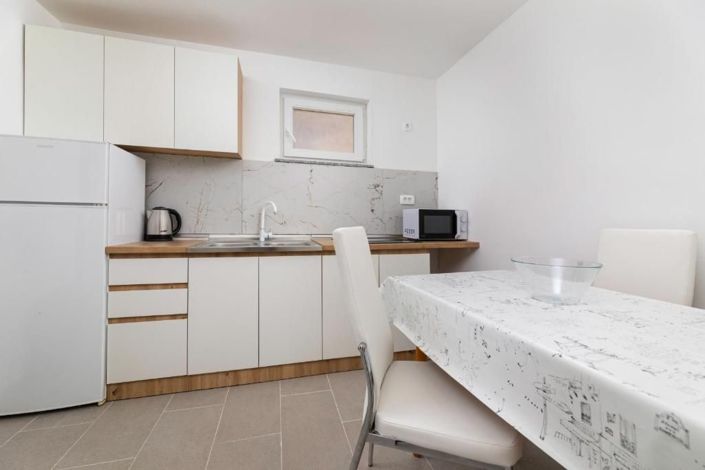 Image No.17-8 Bed Property for sale