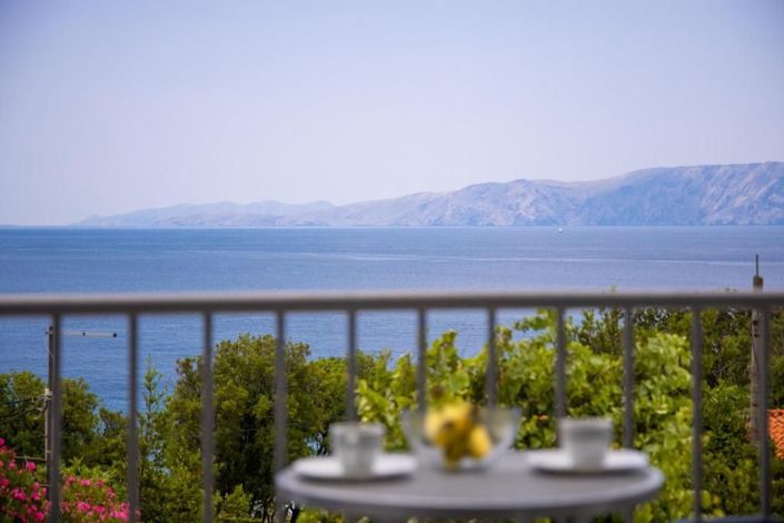 Image No.2-8 Bed Property for sale