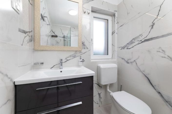 Image No.23-8 Bed Property for sale