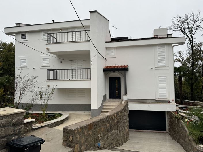 Image No.1-5 Bed Property for sale