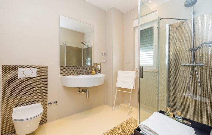 Image No.12-4 Bed Property for sale