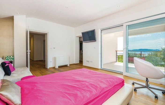 Image No.18-4 Bed Property for sale