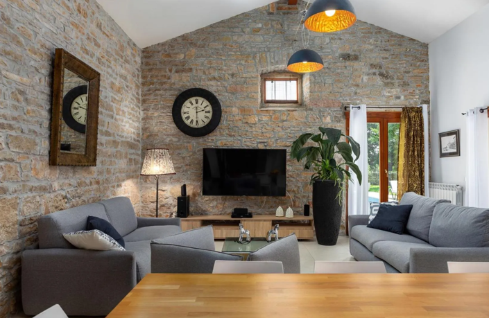 Image No.17-4 Bed Property for sale