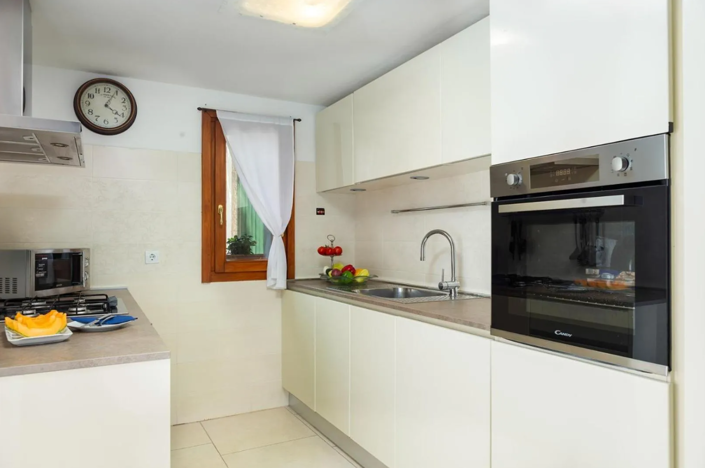 Image No.23-4 Bed Property for sale