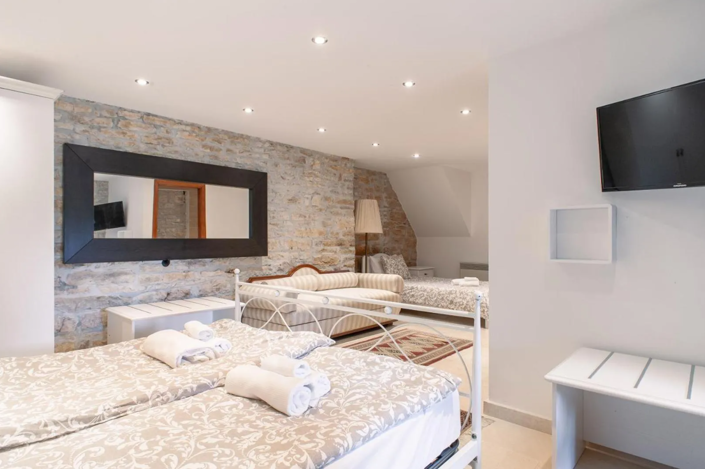 Image No.25-4 Bed Property for sale