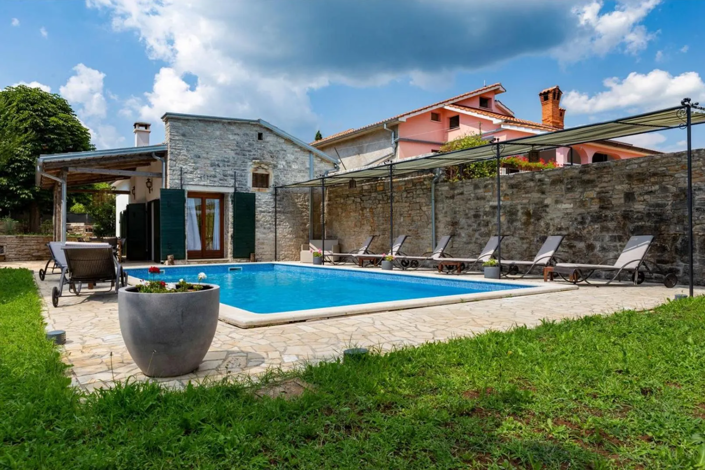 Image No.4-4 Bed Property for sale