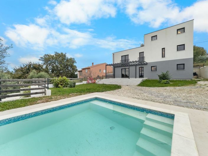 Image No.1-4 Bed Property for sale