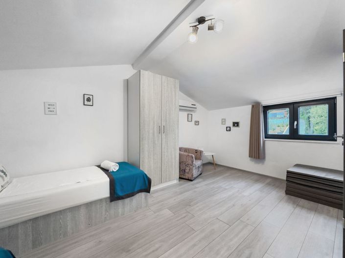 Image No.19-4 Bed Property for sale