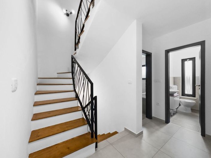 Image No.21-4 Bed Property for sale