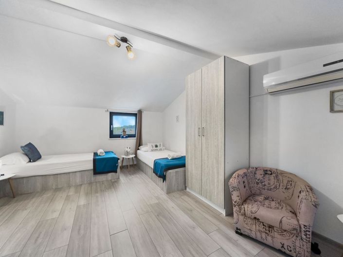 Image No.23-4 Bed Property for sale