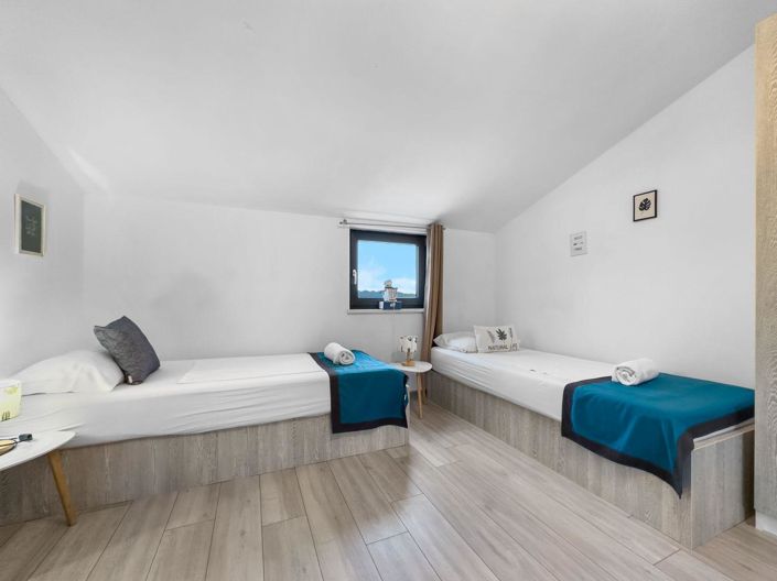 Image No.24-4 Bed Property for sale