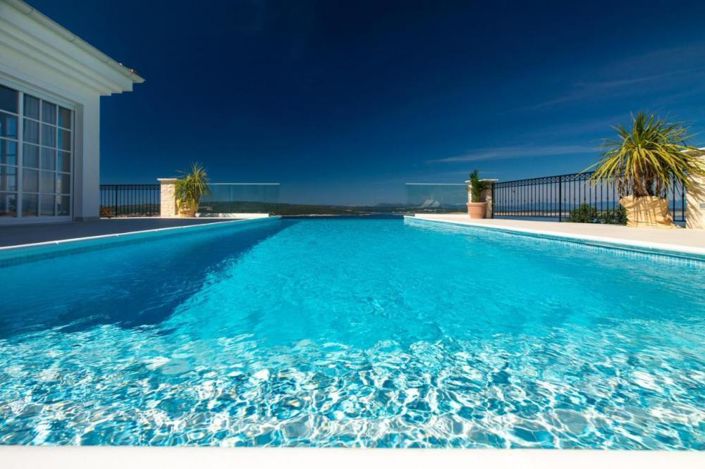 Image No.1-4 Bed Property for sale