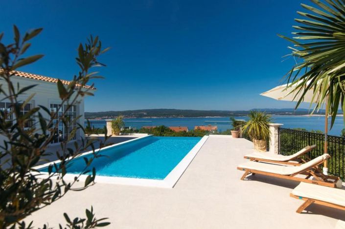 Image No.4-4 Bed Property for sale