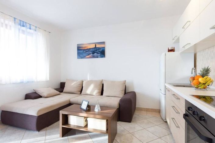 Image No.6-6 Bed Property for sale