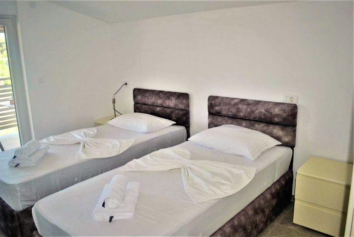 Image No.11-15 Bed Property for sale