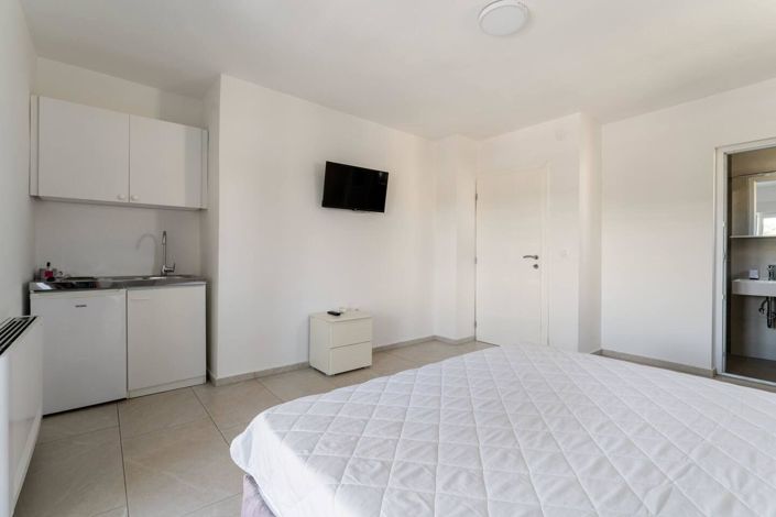 Image No.16-15 Bed Property for sale