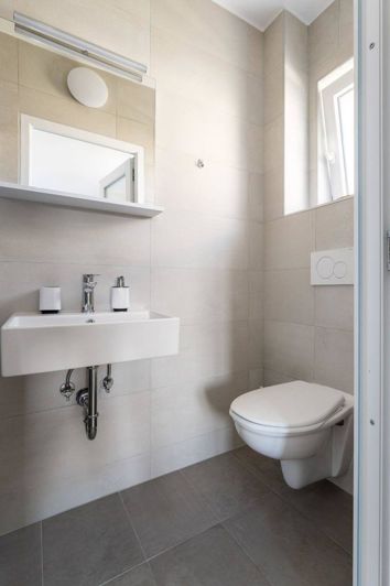 Image No.18-15 Bed Property for sale