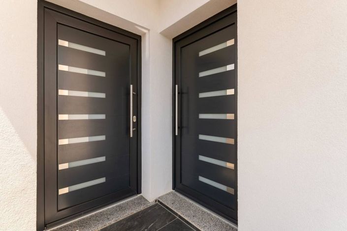 Image No.21-15 Bed Property for sale