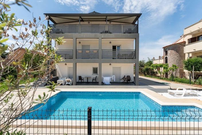 Image No.5-15 Bed Property for sale