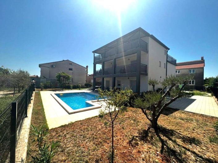 Image No.7-15 Bed Property for sale