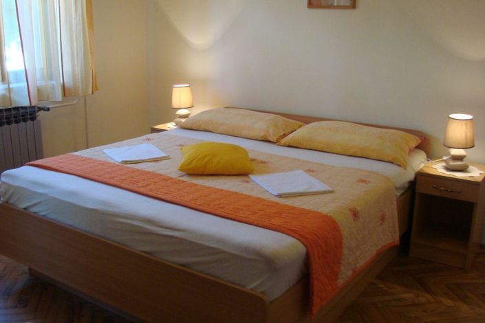 Image No.14-8 Bed Property for sale