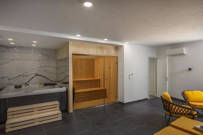 Image No.12-3 Bed Property for sale