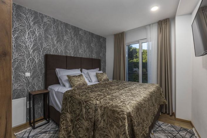 Image No.17-3 Bed Property for sale