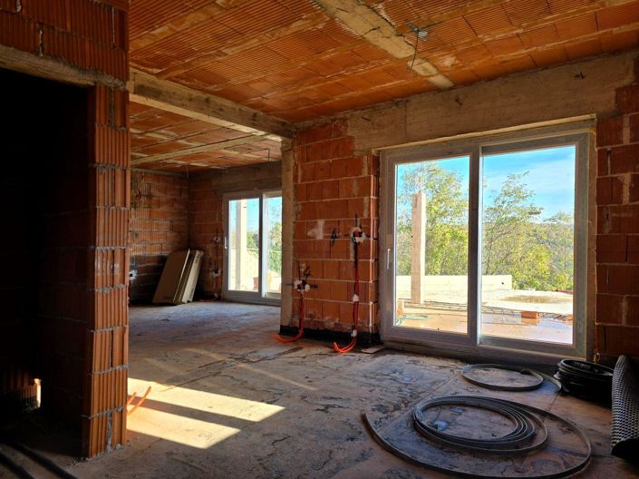 Image No.17-3 Bed Property for sale