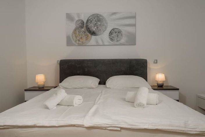 Image No.23-5 Bed Property for sale