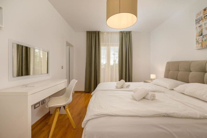 Image No.25-5 Bed Property for sale