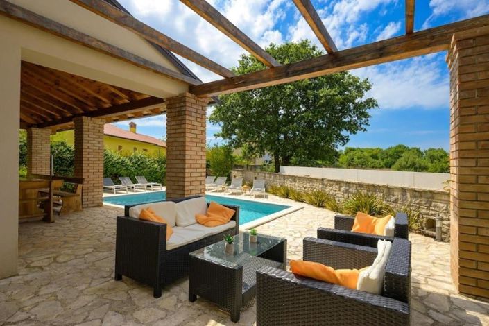 Image No.7-5 Bed Property for sale