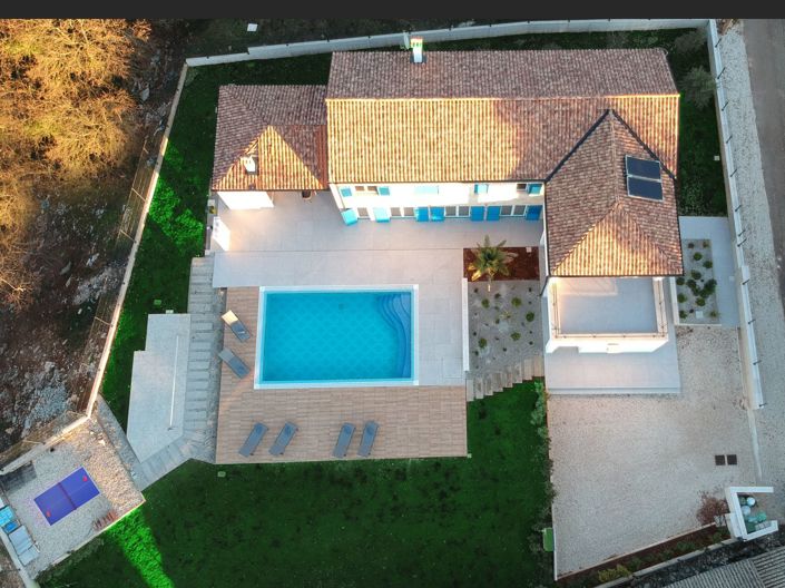 Image No.2-4 Bed Property for sale