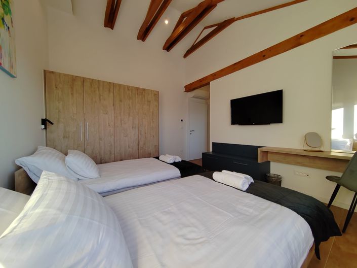 Image No.24-4 Bed Property for sale