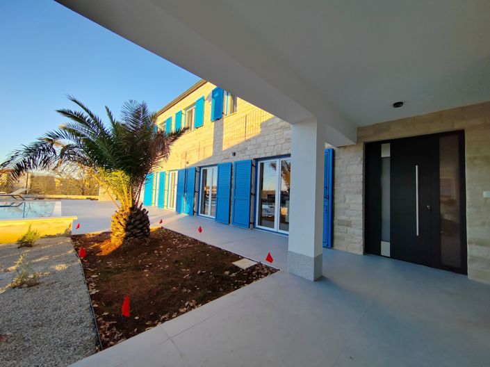 Image No.8-4 Bed Property for sale