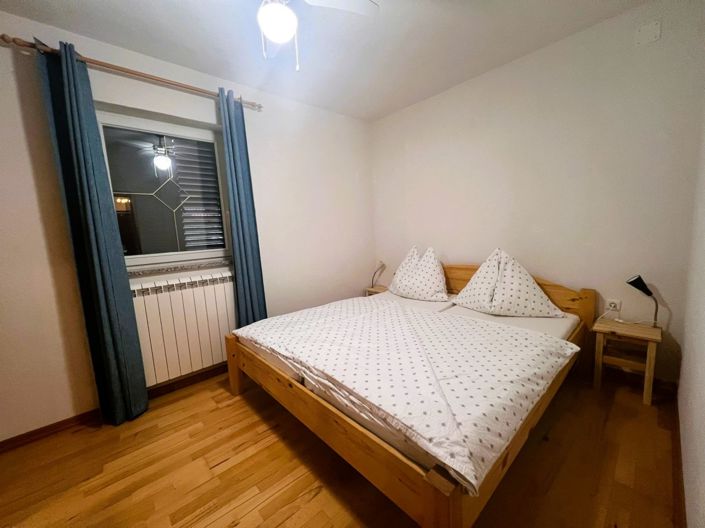 Image No.10-7 Bed Property for sale