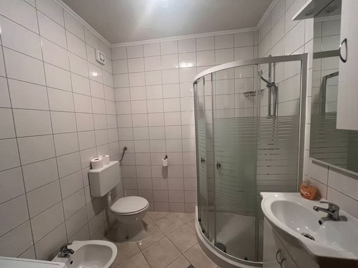 Image No.12-7 Bed Property for sale