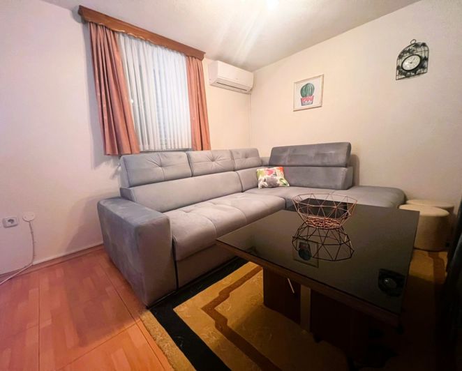 Image No.5-7 Bed Property for sale