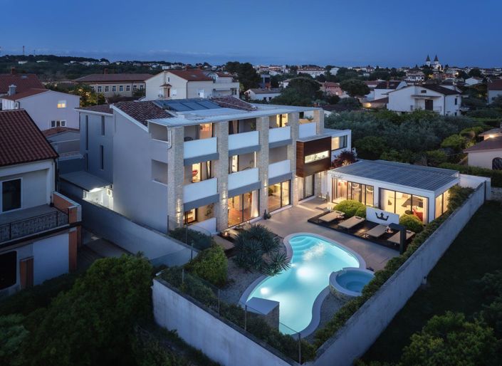 Image No.1-9 Bed Property for sale