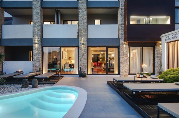 Image No.4-9 Bed Property for sale