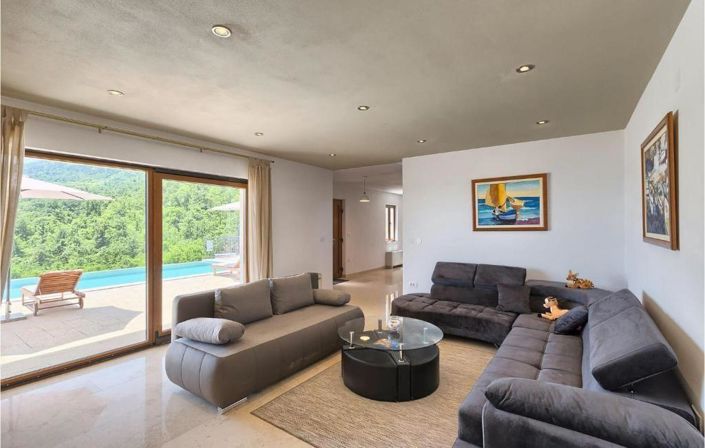 Image No.14-3 Bed Property for sale