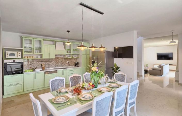 Image No.19-3 Bed Property for sale