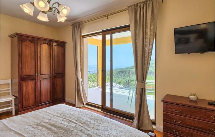 Image No.22-3 Bed Property for sale