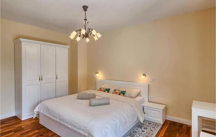 Image No.24-3 Bed Property for sale