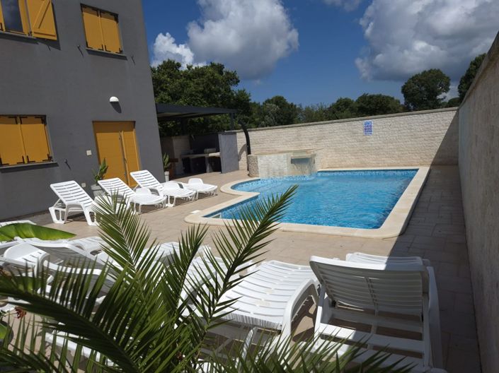 Image No.1-7 Bed Property for sale