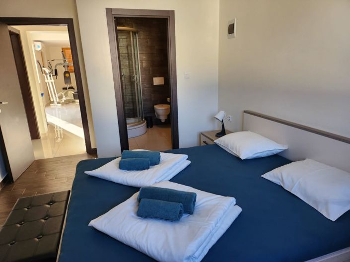 Image No.19-7 Bed Property for sale