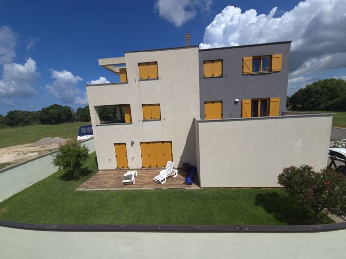 Image No.8-7 Bed Property for sale