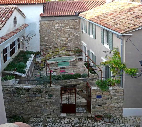 Image No.1-4 Bed Property for sale